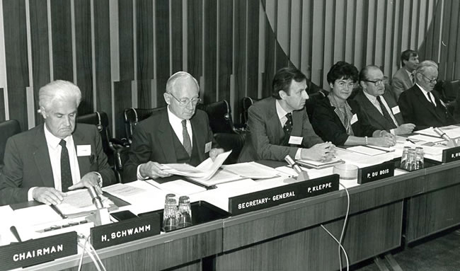 Pierre du Bois - Pierre organises, with Bettina Hurni, one of the most beautiful colloquia on the EFTA from yesterday to tomorrow. Geneva, 25 September 1986 ©Jean Zbinden Pierre du Bois - Pierre organises, with Bettina Hurni, one of the most beautiful colloquia on the EFTA from yesterday to tomorrow. Geneva, 25 September 1986 ©Jean Zbinden