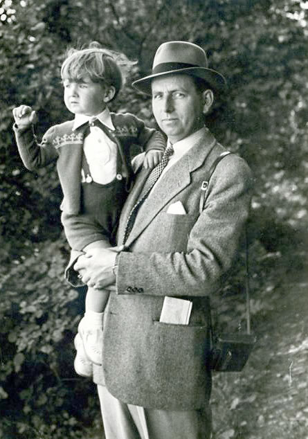 Pierre du Bois - In his father's arms, at the age of three